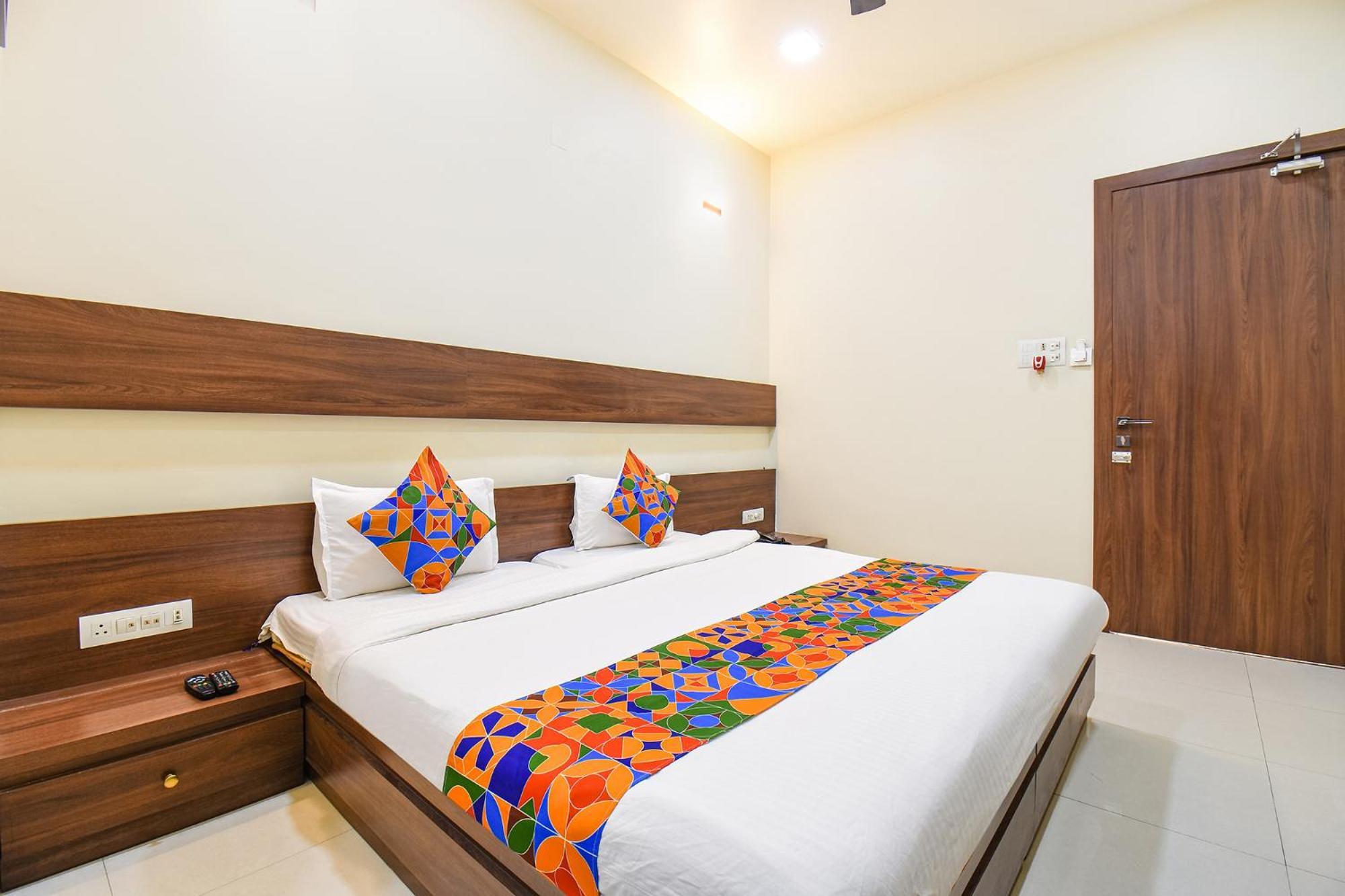 Fabhotel Royal Suits - Nr Mahadji Shinde Chhatri Mundhwa Luaran gambar